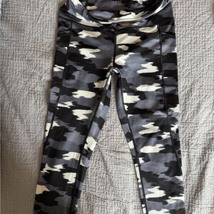 Reebok Black and Gray Patterned Leggings